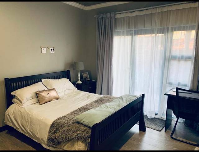 2 BEDROOM APARTMENT FOR SALE IN MENLO PARK